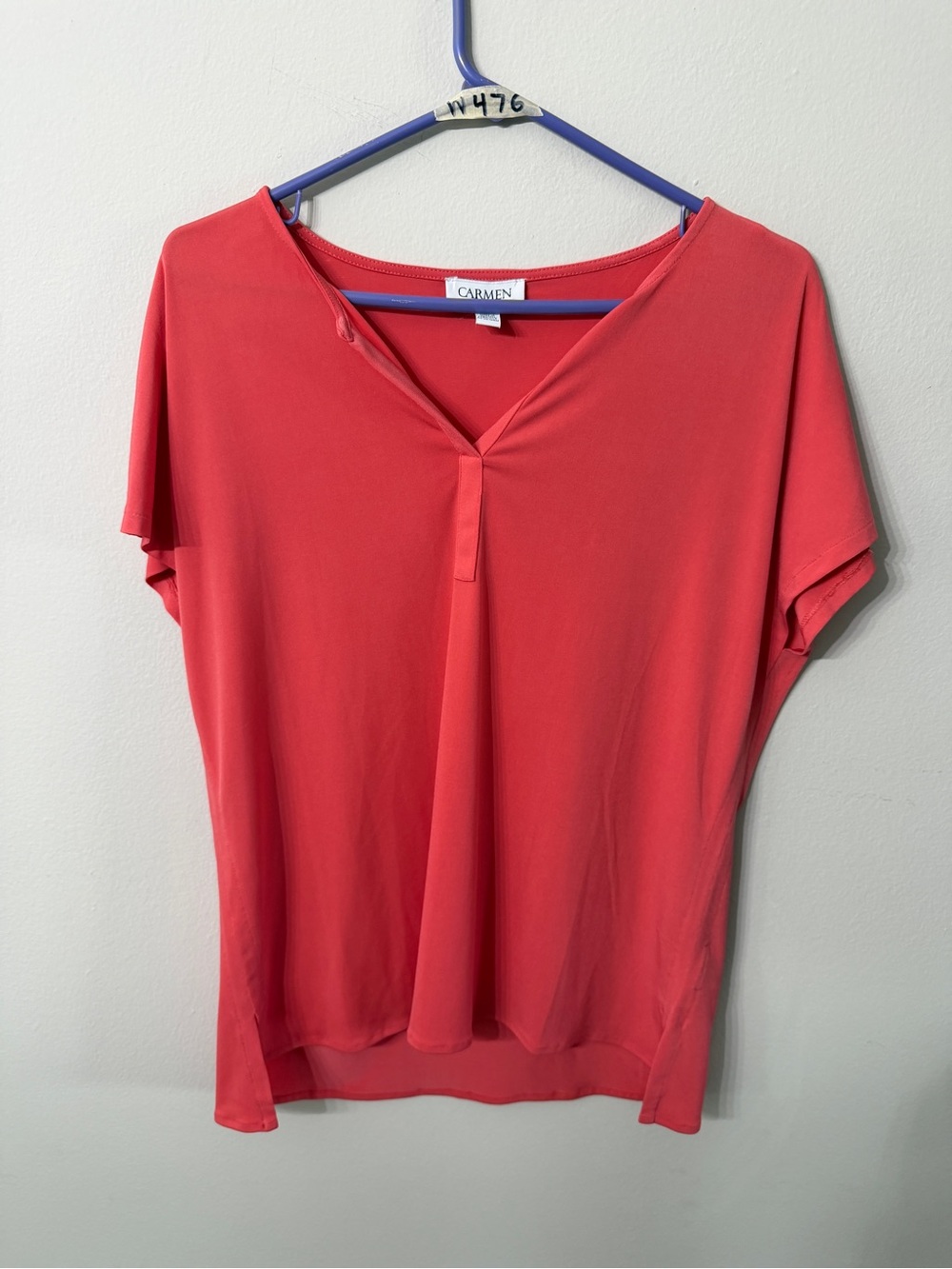 Women’s Carmen Marc Valvo Coral V-Neck Blouse Medium Short Sleeve - Picture 1 of 4